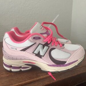 New Balance Pink and White Athletic Shoes women’s 6
